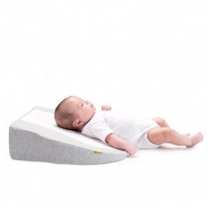 có nên cho trẻ ngủ trên gối chống trào ngược