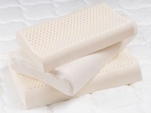 nằm gối cao su non có tốt không